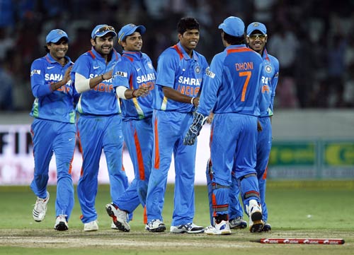 इंग्लैंड के खिलाफ धोनी-रैना का धमाल