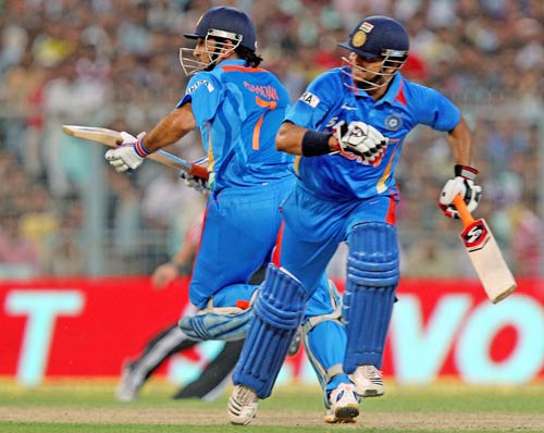 5वें वनडे में धोनी ने दिखाया दम | धोनी पर विशेष