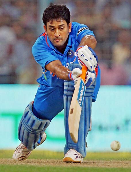 5वें वनडे में धोनी ने दिखाया दम | धोनी पर विशेष