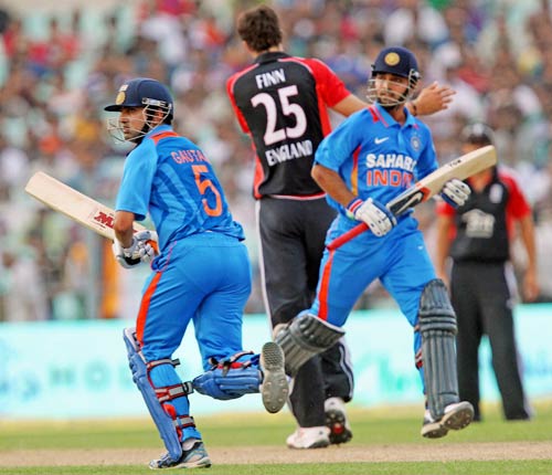 5वें वनडे में धोनी ने दिखाया दम | धोनी पर विशेष