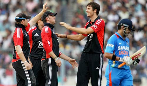 5वें वनडे में धोनी ने दिखाया दम | धोनी पर विशेष