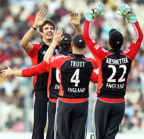 5वें वनडे में धोनी ने दिखाया दम | धोनी पर विशेष