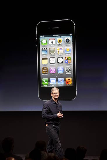एप्पल ने लॉंच किया आईफोन-4 एस | स्मार्टफोन की दुनिया