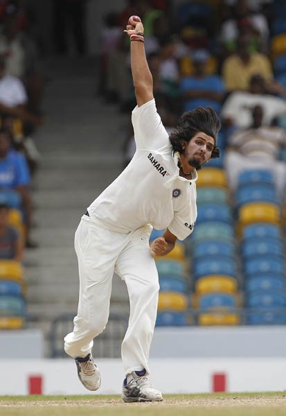 टेस्ट टीम में युवा गेंदबाजों को मौका | धोनी पर विशेष