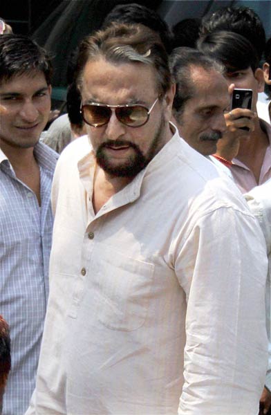 नम आखों ने दी जगजीत सिंह को विदाई