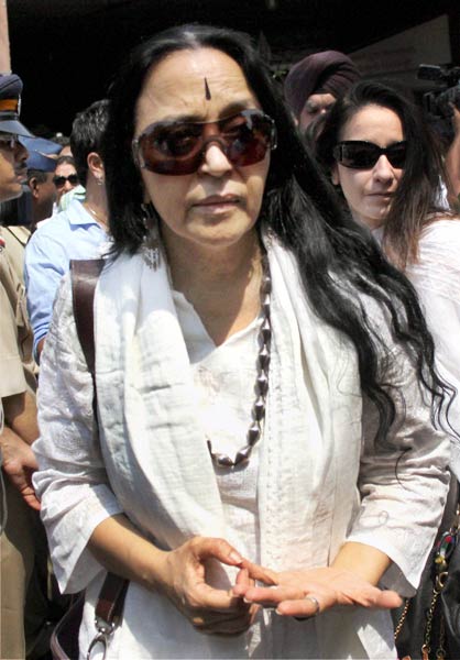 नम आखों ने दी जगजीत सिंह को विदाई