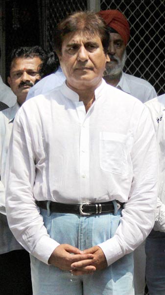 नम आखों ने दी जगजीत सिंह को विदाई