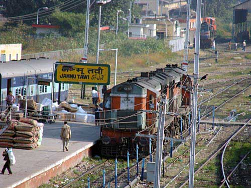 चलो बुलावा आया है, माता ने बुलाया है... | विशेष कवरेज