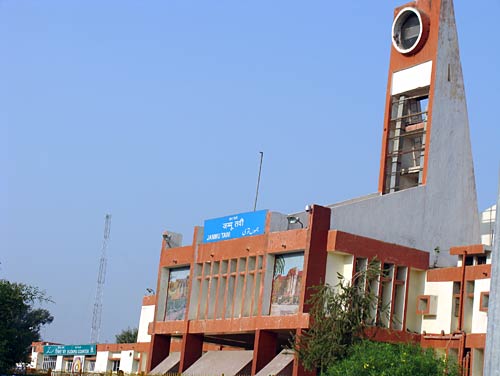 चलो बुलावा आया है, माता ने बुलाया है... | विशेष कवरेज