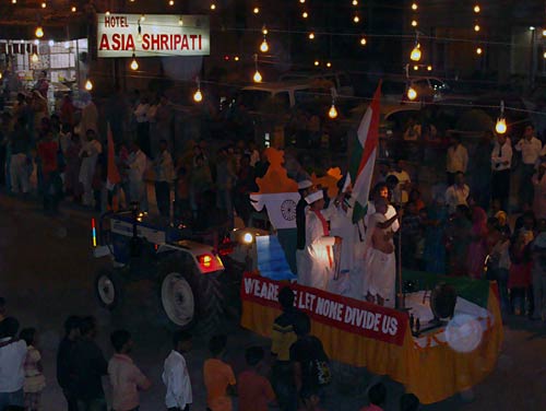 चलो बुलावा आया है, माता ने बुलाया है... | विशेष कवरेज