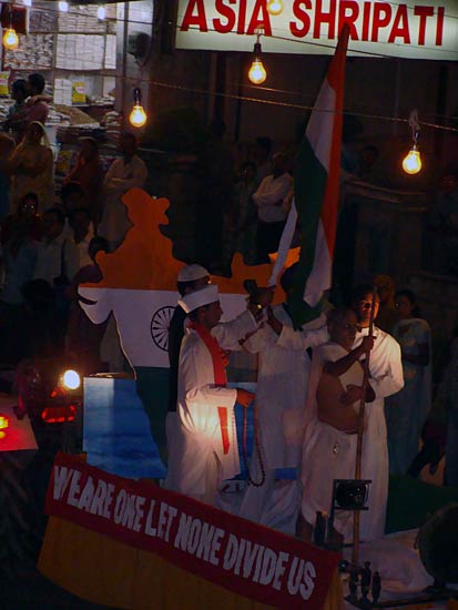 चलो बुलावा आया है, माता ने बुलाया है... | विशेष कवरेज