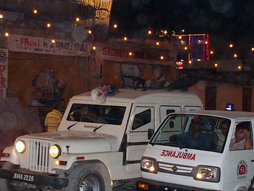 चलो बुलावा आया है, माता ने बुलाया है... | विशेष कवरेज