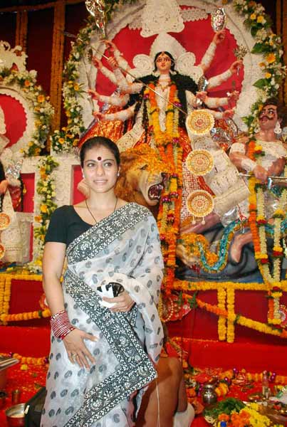 सिनेमा जगत के दिग्‍गजों की दुर्गापूजा...। विशेष कवरेज