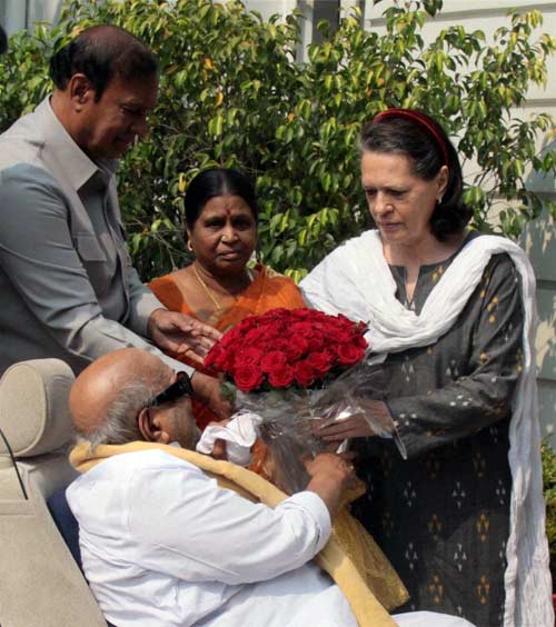 22 अक्‍टूबर 2011: तस्वीरों में देखें दिनभर की बड़ी खबरें  | पढ़ें