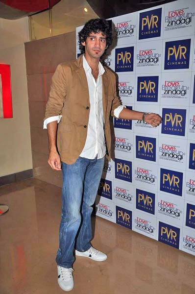 'लव, ब्रेकअप और जिंदगी' के प्रीमियर में सितारे | फोटोशूट