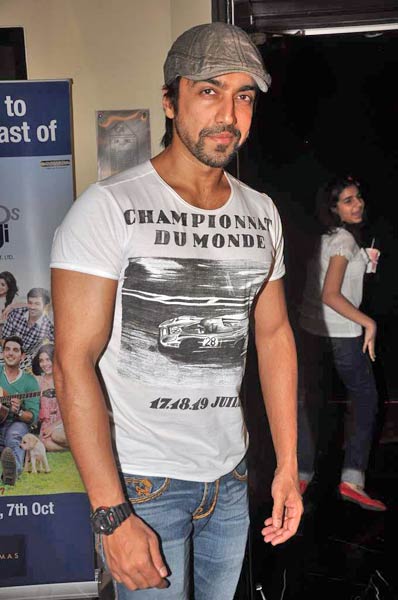 'लव, ब्रेकअप और जिंदगी' के प्रीमियर में सितारे | फोटोशूट