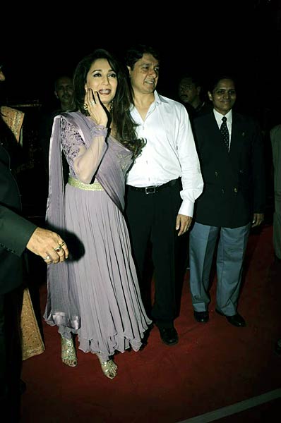 जब पुलिस पार्टी में जुटे सितारे... | हसीनों के जलवे