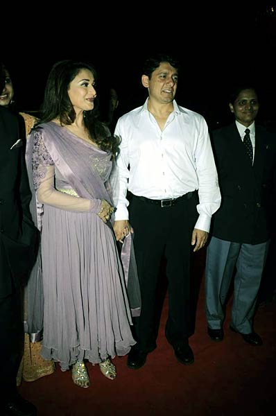 जब पुलिस पार्टी में जुटे सितारे... | हसीनों के जलवे