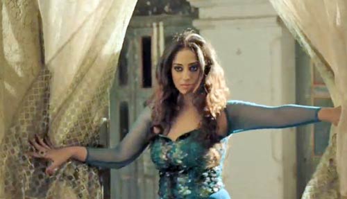 'साहब, बीवी और गैंगस्‍टर' की पहली झलक...। न्‍यूड मल्लिका