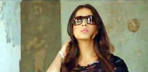 'साहब, बीवी और गैंगस्‍टर' की पहली झलक...। न्‍यूड मल्लिका