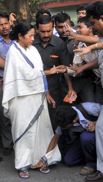 19 अक्टूबर 2011: तस्वीरों में देखें दिनभर की बड़ी खबरें | पढ़ें