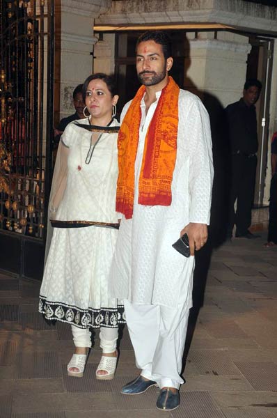 माता की चौकी में बॉलीवुड का जयकारा । मान्यता की पार्टी