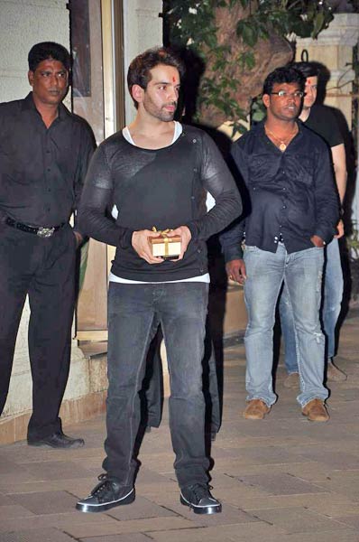 माता की चौकी में बॉलीवुड का जयकारा । मान्यता की पार्टी