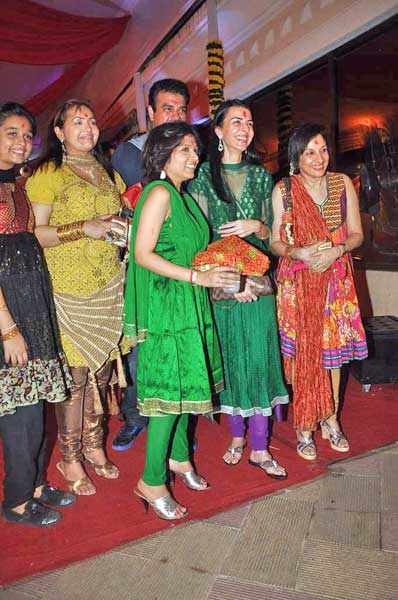 माता की चौकी में बॉलीवुड का जयकारा । मान्यता की पार्टी