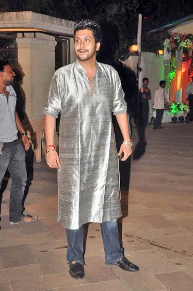 माता की चौकी में बॉलीवुड का जयकारा । मान्यता की पार्टी