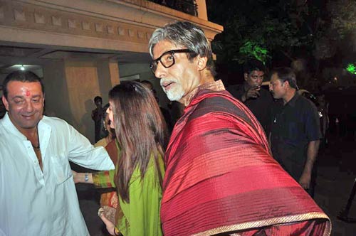 माता की चौकी में बॉलीवुड का जयकारा । मान्यता की पार्टी