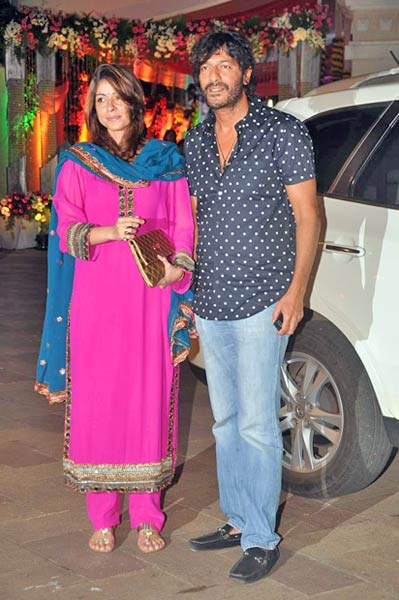 माता की चौकी में बॉलीवुड का जयकारा । मान्यता की पार्टी