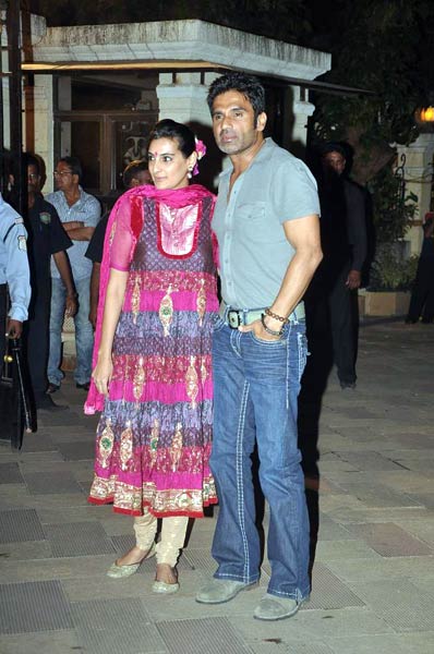 माता की चौकी में बॉलीवुड का जयकारा । मान्यता की पार्टी