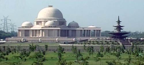 तस्‍वीरों में देखें मायावती का पार्क प्रेम...| क्‍या है पार्क में