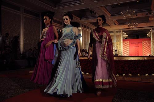 'दबंग गर्ल' सोनाक्षी बनी गुलाबो...| सोनाक्षी सिन्‍हा के जलवे