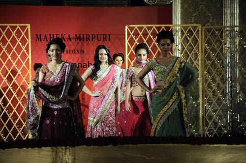 'दबंग गर्ल' सोनाक्षी बनी गुलाबो...| सोनाक्षी सिन्‍हा के जलवे