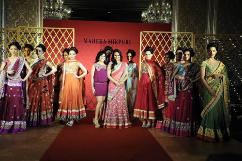 'दबंग गर्ल' सोनाक्षी बनी गुलाबो...| सोनाक्षी सिन्‍हा के जलवे