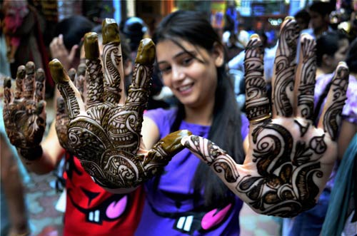 13 अक्टूबर 2011: तस्वीरों में देखें दिनभर की बड़ी खबरें | पढ़ें