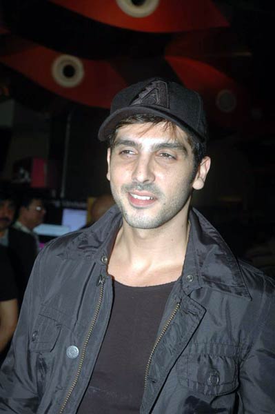 फिल्‍म 'मोड़' की प्रीमियर पार्टी...। सितारों की मस्‍ती