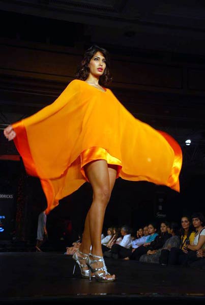 नुमाइश और कामयाबी का रिश्‍ता है अटूट... | सविता भाभी