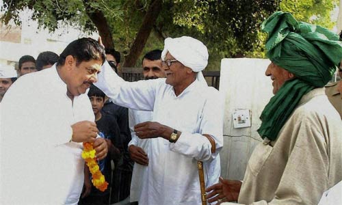 12 अक्टूबर 2011: तस्वीरों में देखें दिनभर की बड़ी खबरें | पढ़ें