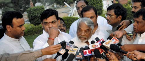 12 अक्टूबर 2011: तस्वीरों में देखें दिनभर की बड़ी खबरें | पढ़ें