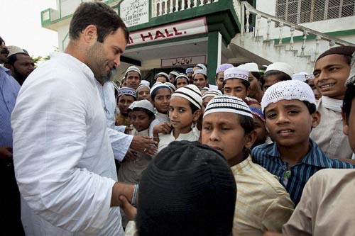 12 अक्टूबर 2011: तस्वीरों में देखें दिनभर की बड़ी खबरें | पढ़ें