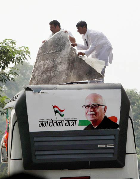 12 अक्टूबर 2011: तस्वीरों में देखें दिनभर की बड़ी खबरें | पढ़ें