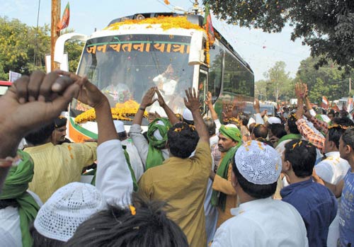 16 अक्टूबर 2011: तस्वीरों में देखें दिनभर की बड़ी खबरें | पढ़ें