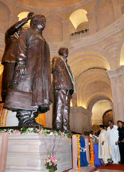 14 अक्टूबर 2011: तस्वीरों में देखें दिनभर की बड़ी खबरें | पढ़ें