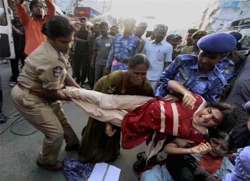 15 अक्टूबर 2011: तस्वीरों में देखें दिनभर की बड़ी खबरें | पढ़ें