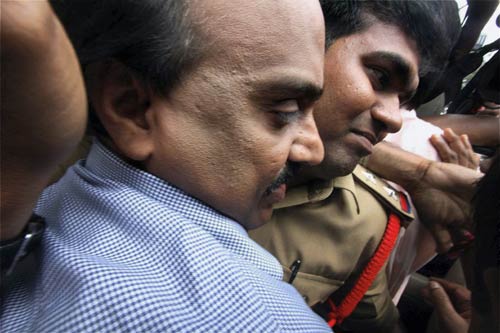 15 अक्टूबर 2011: तस्वीरों में देखें दिनभर की बड़ी खबरें | पढ़ें