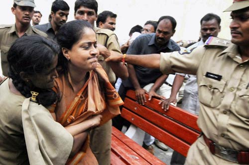 15 अक्टूबर 2011: तस्वीरों में देखें दिनभर की बड़ी खबरें | पढ़ें