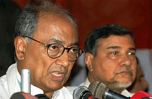 18 अक्टूबर 2011: तस्वीरों में देखें दिनभर की बड़ी खबरें  | पढ़ें