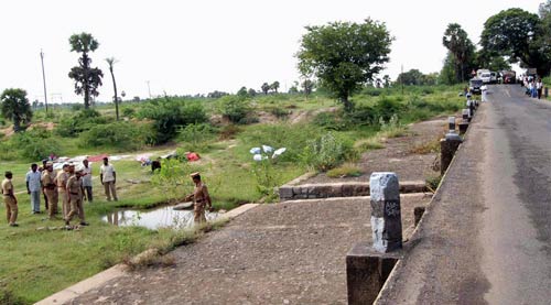 28 अक्‍टूबर 2011: तस्वीरों में देखें दिनभर की बड़ी खबरें | पढ़ें